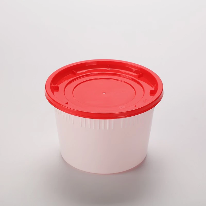 Plastikust ühekordsed joogitopsid